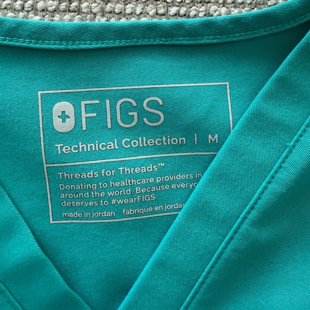 figs oasis top - Picture 6 of 9
